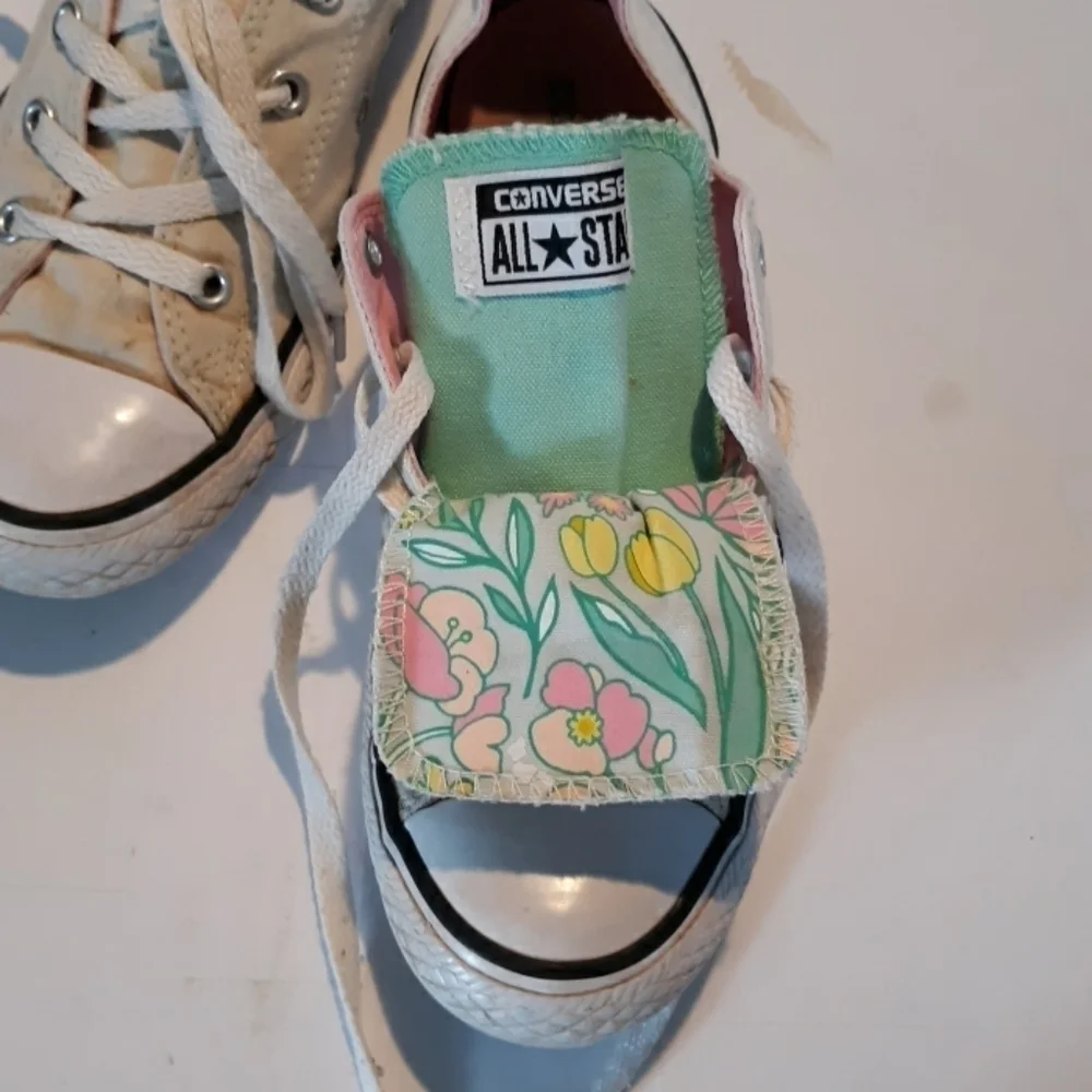 Converse well loved
